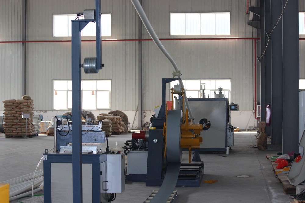 同時出鋼帶和內(nèi)管